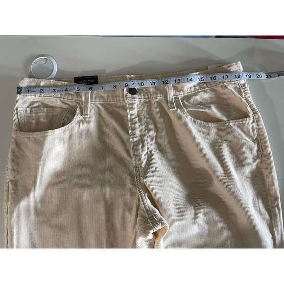 Levi's Premium Corduroy Pants Women Ivory Middy Ankle Bootcut 33x27  Size 16 New - Picture 14 of 14